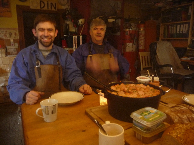 Essen beim Messerschmiedekurs